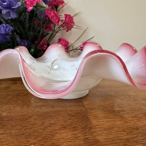 Victorian Ruffled Edge Bride’s Bowl White and Cranberry Opalescent Glass Hand Pa - Picture 6 of 6